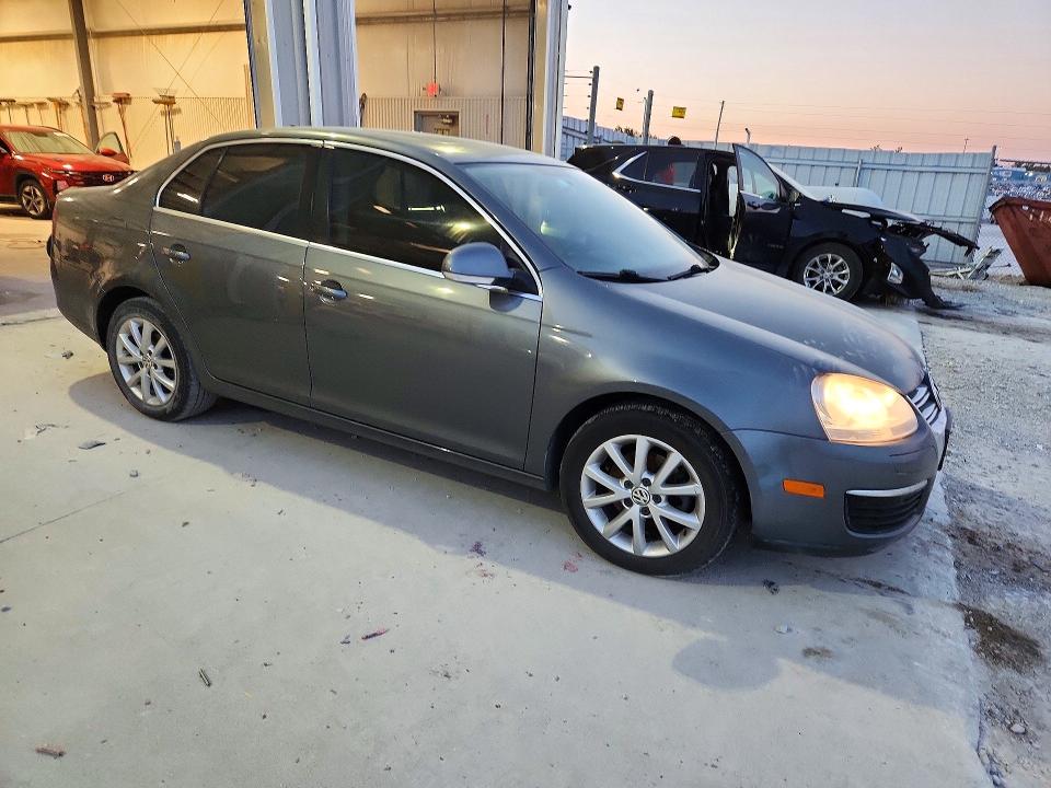 Снимка 4 от търг – 2010 VOLKSWAGEN JETTA с VIN 3VWRX7AJ1AM030574