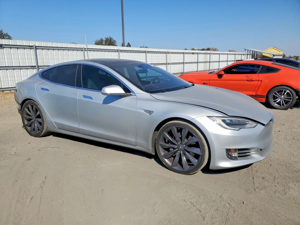 Фото 4 с аукциона – 2016 TESLA MODEL S с VIN 5YJSA1E28GF151718