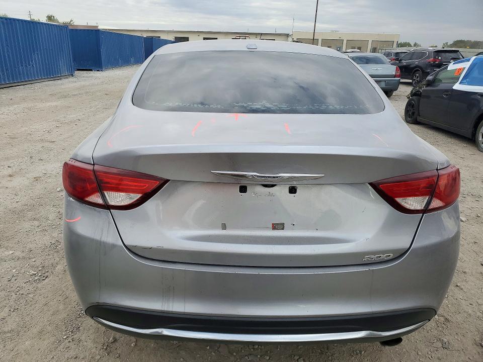 Foto 6 de la subasta – 2015 CHRYSLER 200 con VIN 1C3CCCAB0FN744641