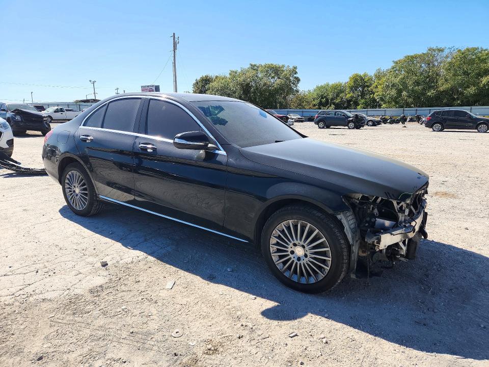 Снимка 4 от търг – 2015 MERCEDES-BENZ C с VIN 55SWF4KB1FU039591