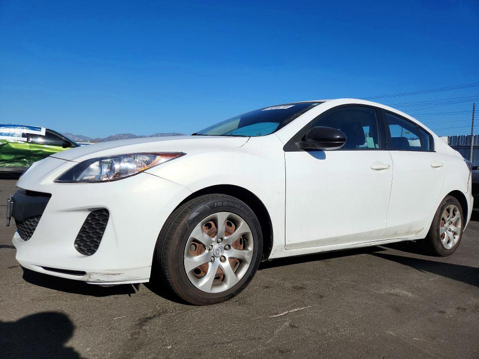 MAZDA 3 2013 с VIN JM1BL1TG9D1701991 - Снимка от търг