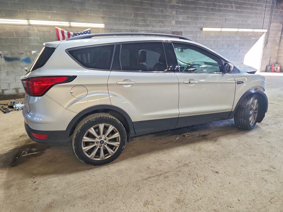 صورة رقم 3 من المزاد - 2019 FORD ESCAPE مع VIN 1FMCU9HD6KUC22398
