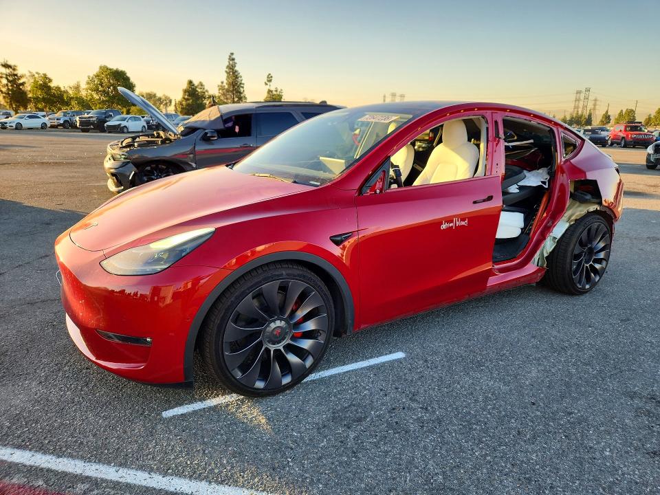 TESLA MODEL Y 2021 с VIN 5YJYGDEF9MF197115 - Снимка от търг