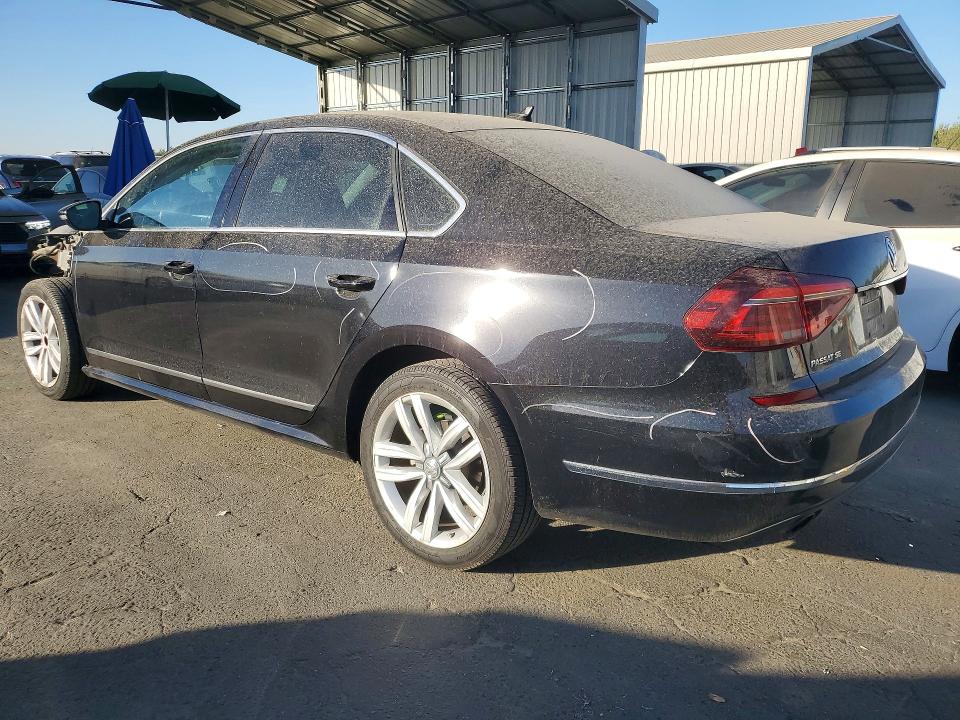 Снимка 2 от търг – 2017 VOLKSWAGEN PASSAT с VIN 1VWGT7A36HC034054