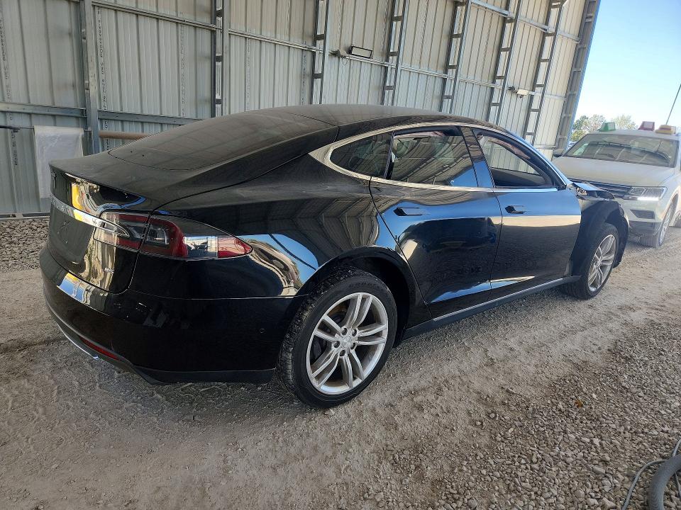 Снимка 3 от търг – 2015 TESLA MODEL S с VIN 5YJSA1H18FF094566