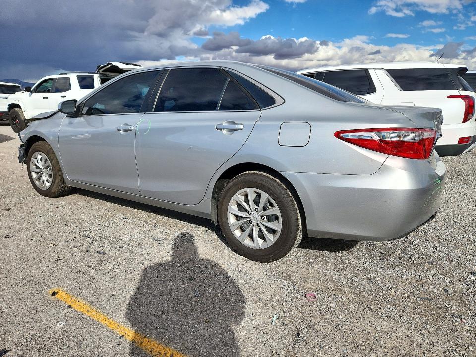 Снимка 2 от търг – 2016 TOYOTA CAMRY с VIN 4T4BF1FK2GR550004