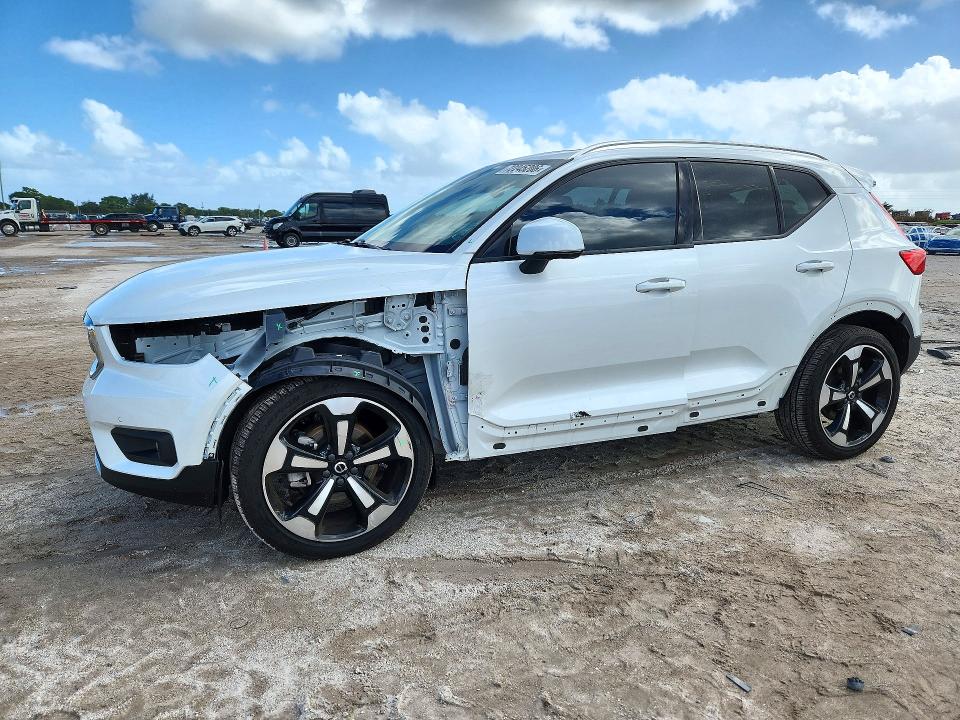 VOLVO XC40 2022 с VIN YV4162UK8N2721508 - Снимка от търг