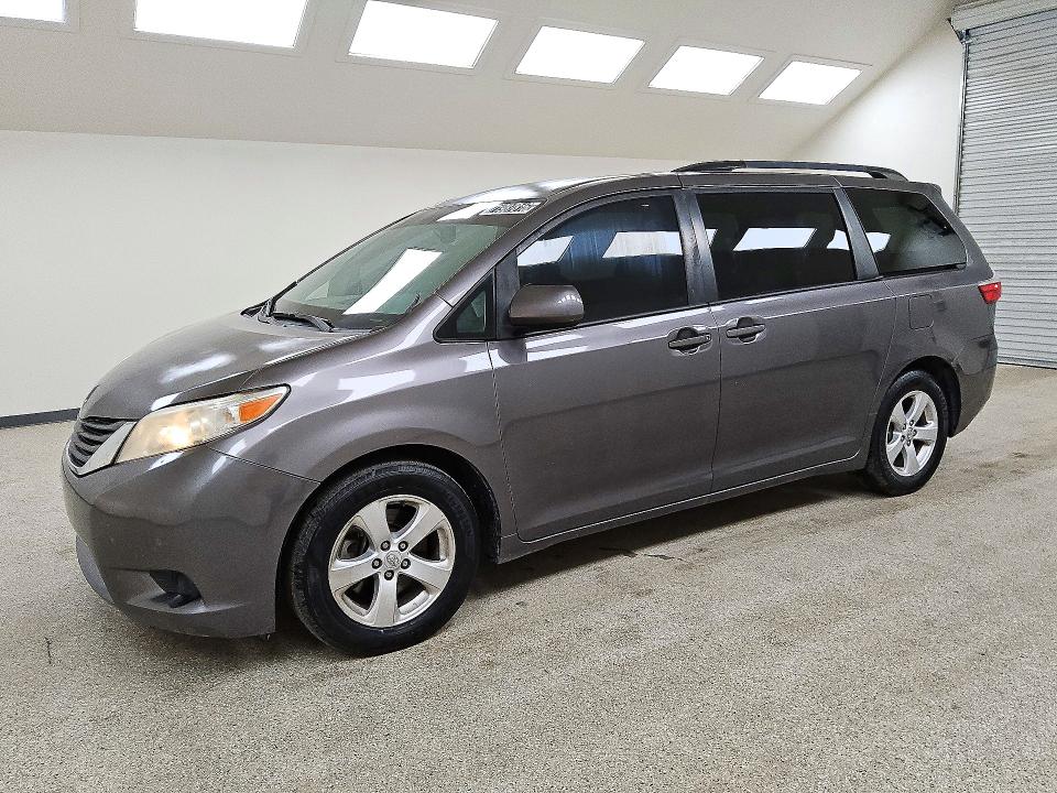 TOYOTA SIENNA 2015 с VIN 5TDKK3DC1FS577974 - Снимка от търг