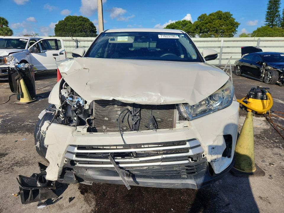 Photo 5 from auction – 2018 TOYOTA HIGHLANDER with VIN 5TDZZRFH9JS273001