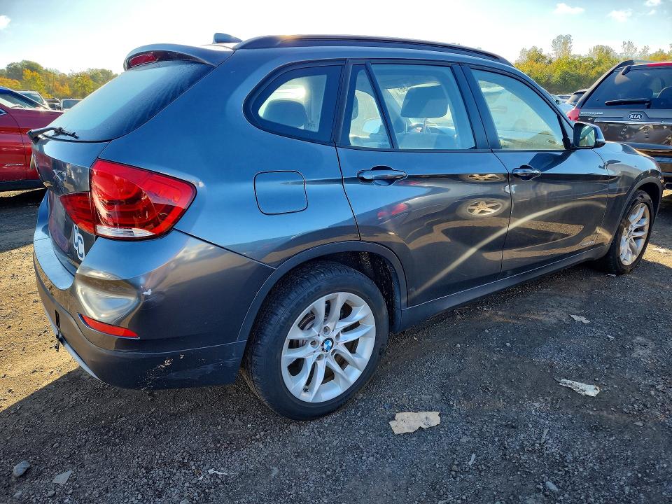 Снимка 3 от търг – 2015 BMW X1 с VIN WBAVL1C53FVY34220