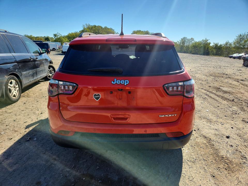 Снимка 6 от търг – 2018 JEEP COMPASS с VIN 3C4NJCAB8JT165173