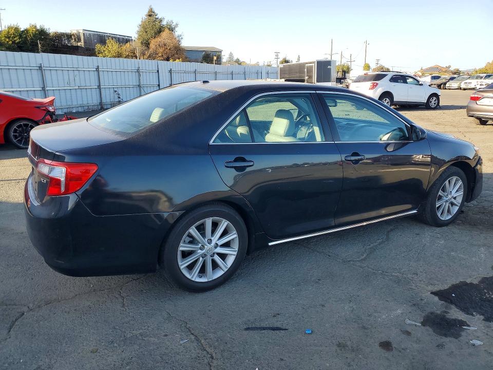 Снимка 3 от търг – 2014 TOYOTA CAMRY с VIN 4T4BF1FK3ER389496