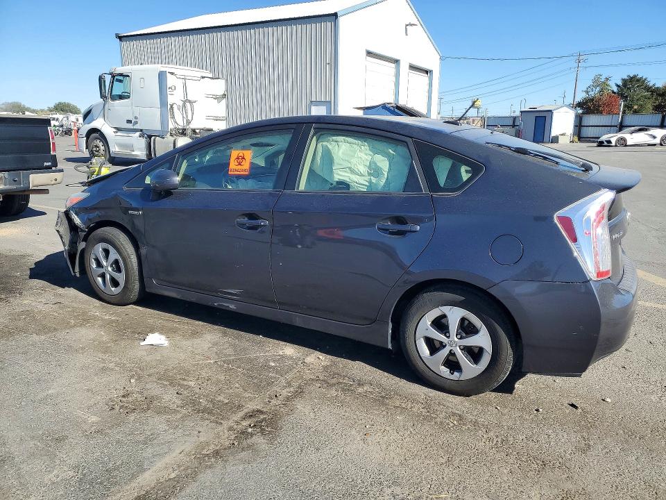Снимка 2 от търг – 2015 TOYOTA PRIUS с VIN JTDKN3DU1F0445820