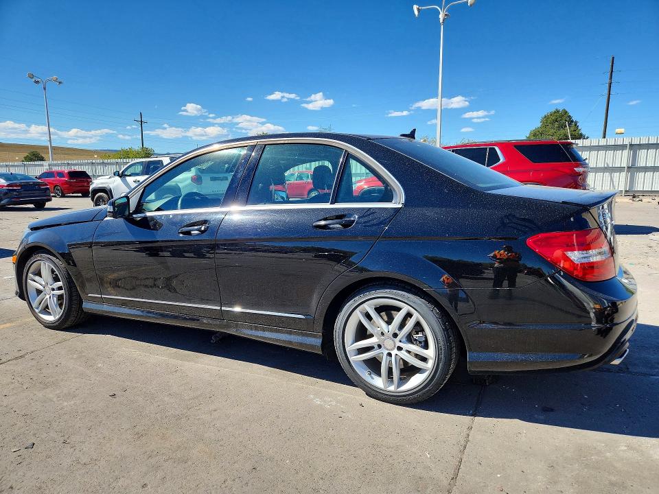 Снимка 2 от търг – 2013 MERCEDES-BENZ C с VIN WDDGF8AB7DG077866