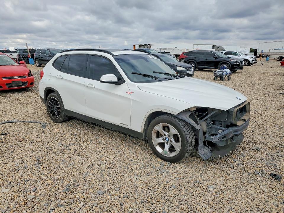 صورة رقم 4 من المزاد - 2014 BMW X1 مع VIN WBAVM1C57EVW47316