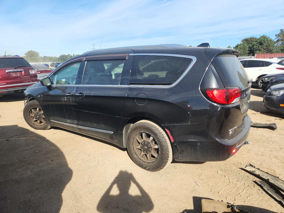 Photo 2 from auction – 2017 CHRYSLER PACIFICA with VIN 2C4RC1EG1HR518761