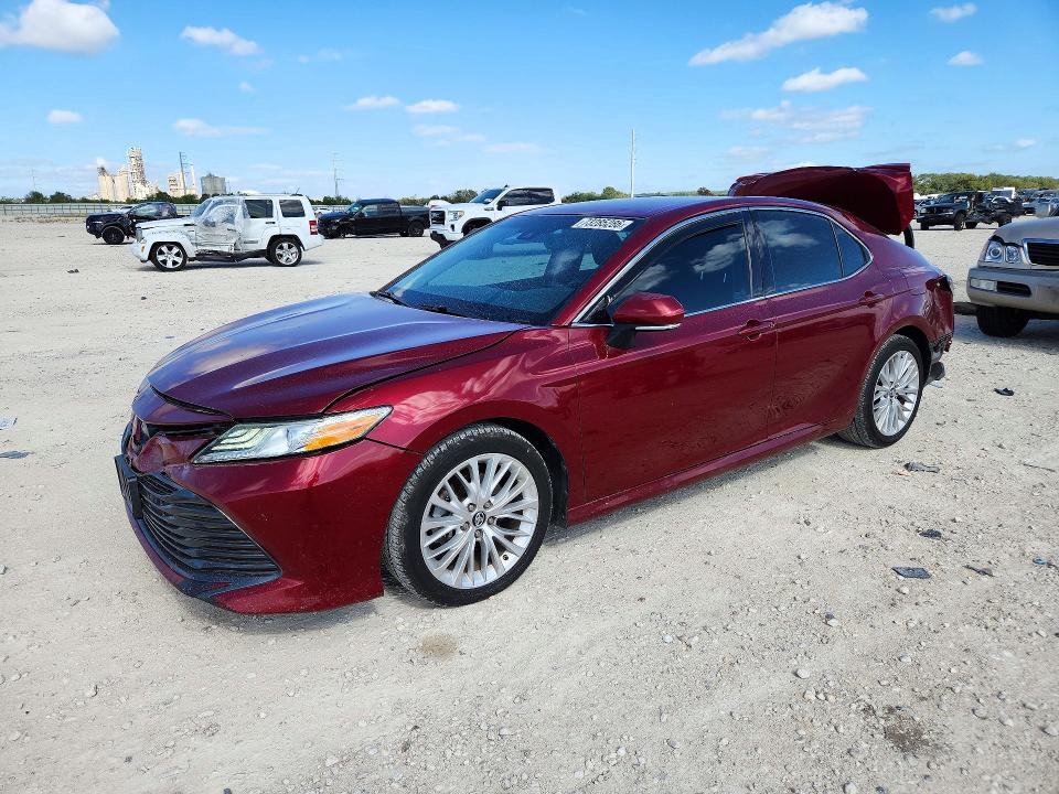 Снимка 1 от търг – 2018 TOYOTA CAMRY с VIN 4T1B11HK8JU506683