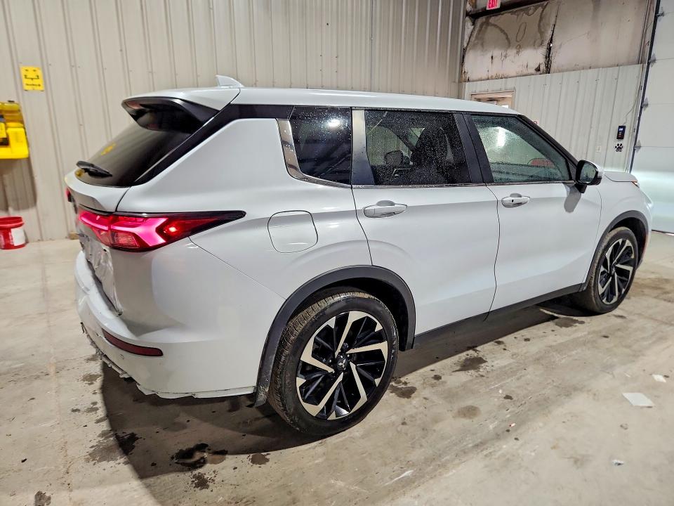 Photo 3 from auction – 2024 MITSUBISHI OUTLANDER with VIN JA4J3VA89RZ072170