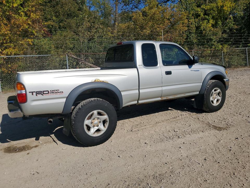 Снимка 3 от търг – 2001 TOYOTA TACOMA с VIN 5TEWN72N41Z837963
