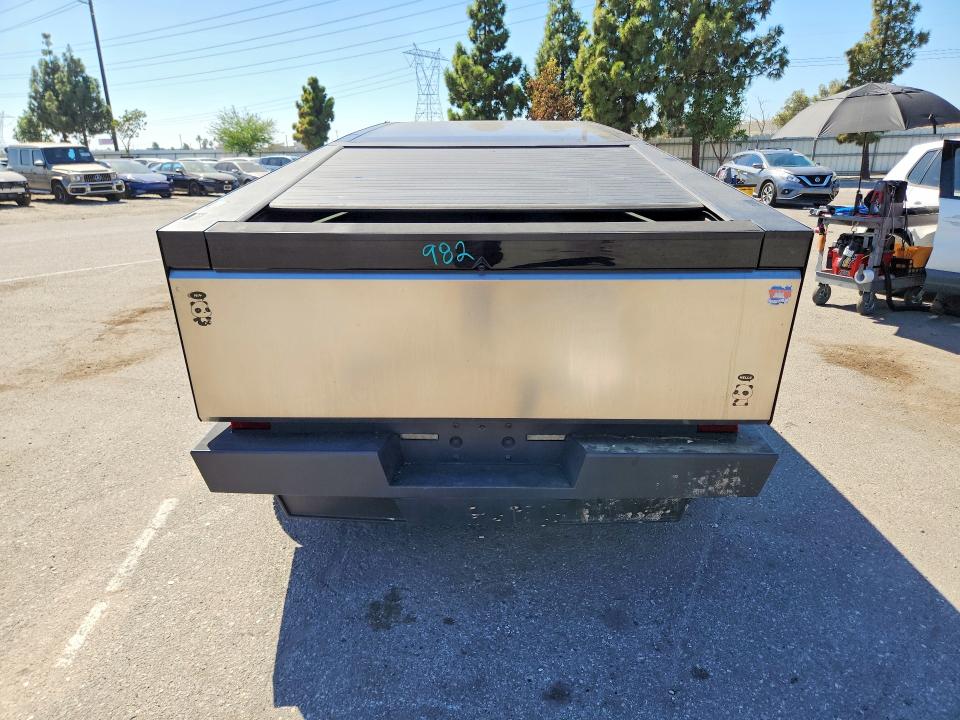صورة رقم 6 من المزاد - 2024 TESLA CYBERTRUCK مع VIN 7G2CEHED0RA019519
