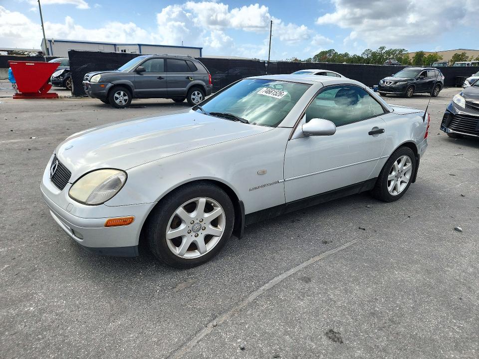 Снимка 1 от търг – 1999 MERCEDES-BENZ SLK с VIN WDBKK47F8XF111986