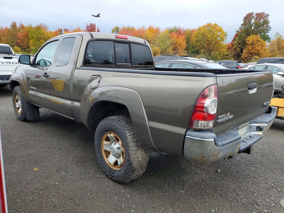 Снимка 2 от търг – 2015 TOYOTA TACOMA с VIN 5TFUU4EN4FX110244