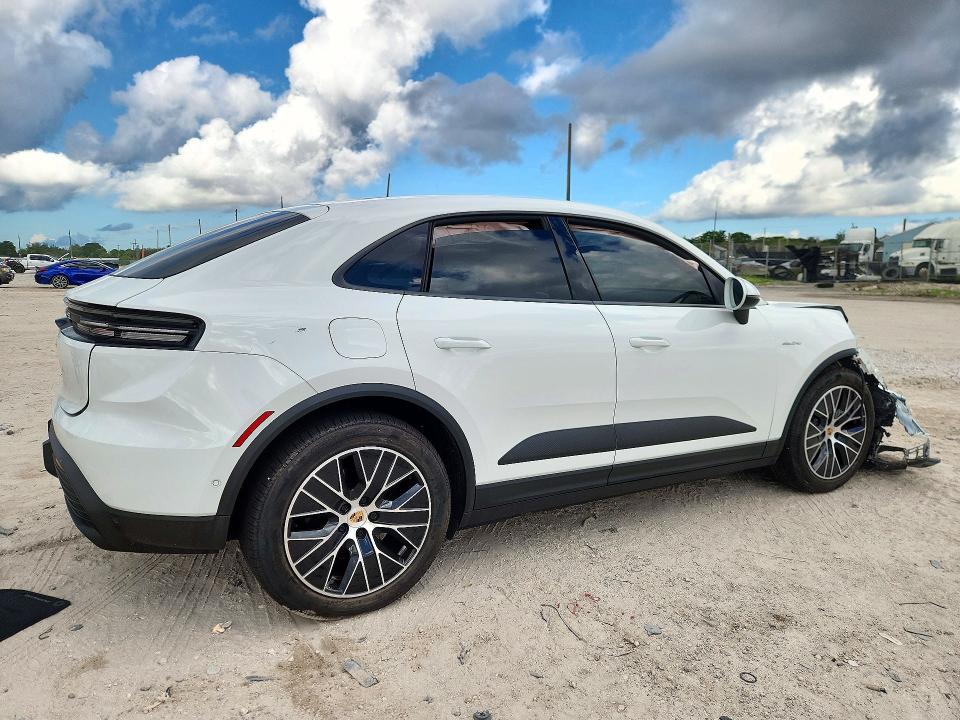Photo 3 from auction – 2025 PORSCHE MACAN with VIN WP1AD2XA3SL077560