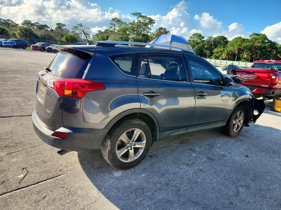Снимка 3 от търг – 2015 TOYOTA RAV4 с VIN JTMWFREV0FD076904