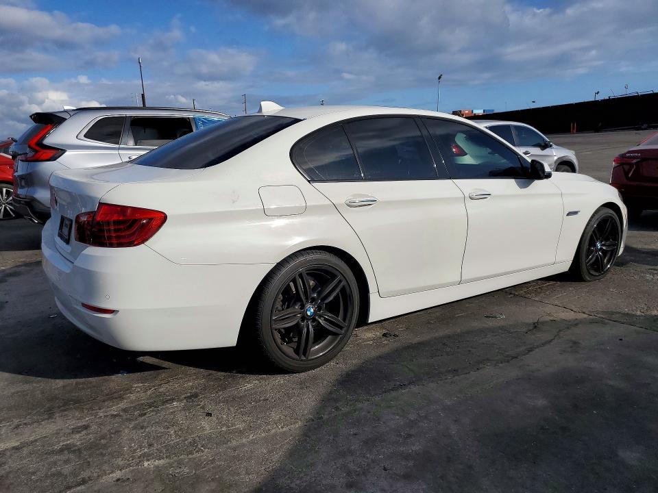 Photo 3 from auction – 2016 BMW 528 with VIN WBA5A5C59GG354704