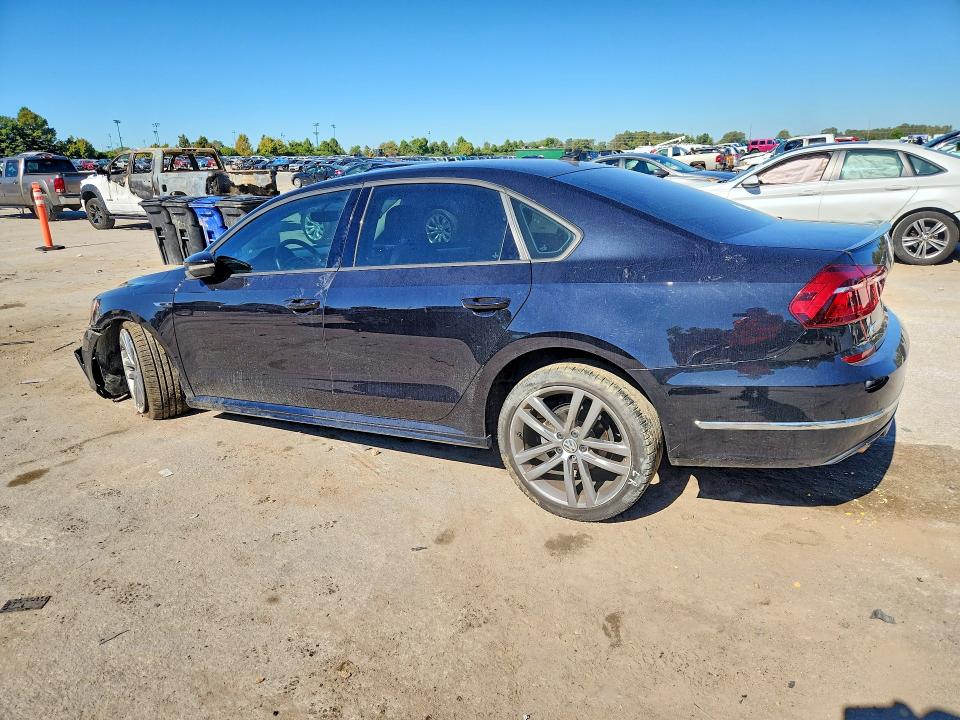 Снимка 2 от търг – 2018 VOLKSWAGEN PASSAT с VIN 1VWAA7A31JC025053