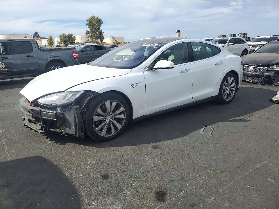 Снимка 1 от търг – 2015 TESLA MODEL S с VIN 5YJSA1H29FF091944