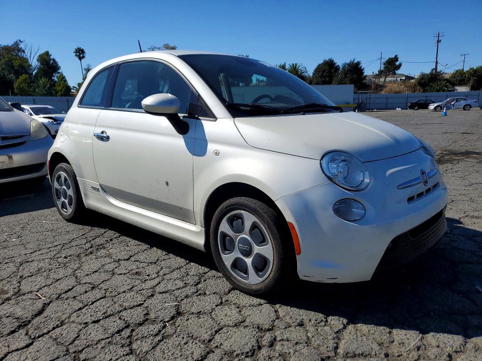 Photo 4 from auction – 2013 FIAT 500 with VIN 3C3CFFGE5DT714106