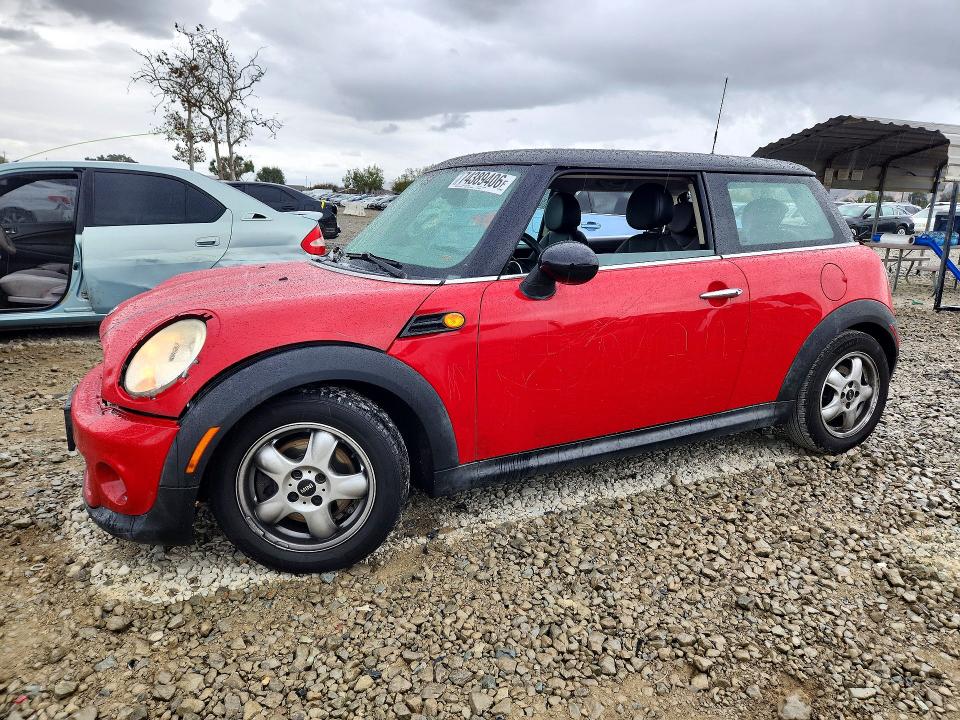 Снимка 1 от търг – 2011 MINI COOPER с VIN WMWSU3C59BT093251