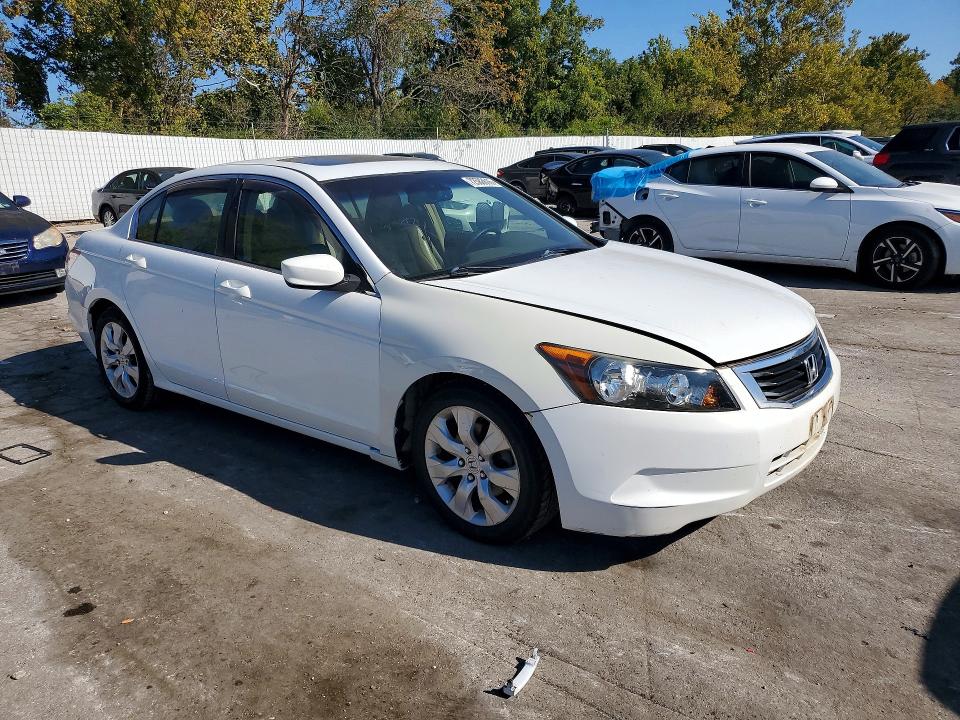 Снимка 4 от търг – 2008 INEOS AUTOMOTIVE LIMITED AUTOMOBILE с VIN 1HGCP26828A089594