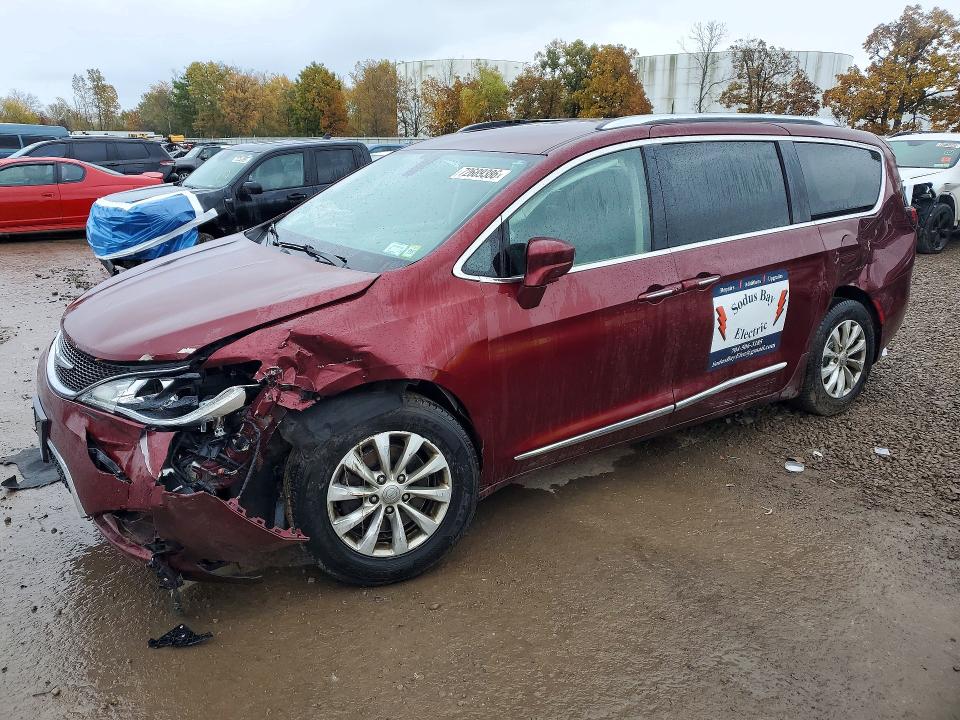 CHRYSLER PACIFICA 2019 with VIN 2C4RC1BG6KR549189 - Photo from auction