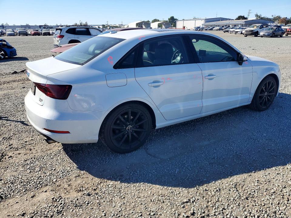 Foto 3 de la subasta – 2015 AUDI A3 con VIN WAUBFGFF0F1075518