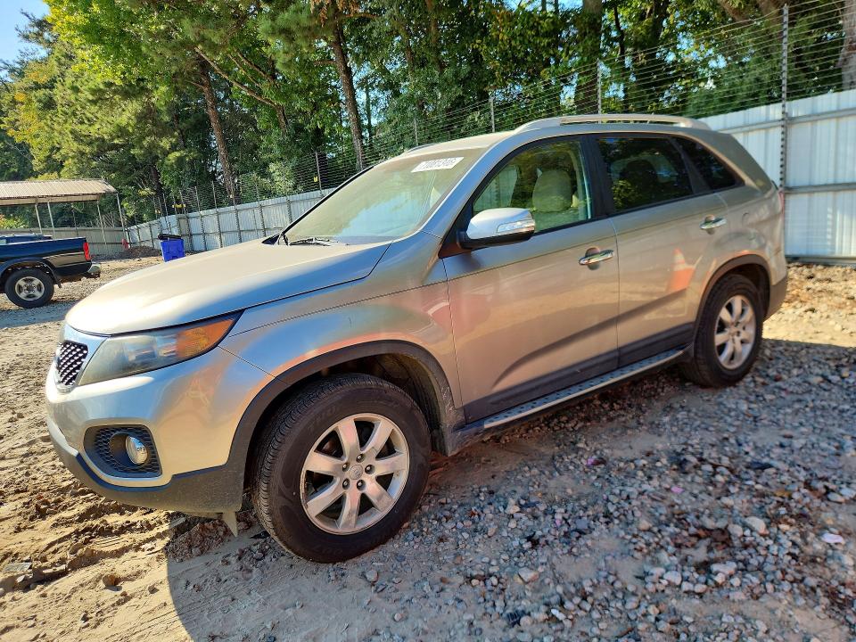 KIA SORENTO 2012 مع رقم تعريف المركبة 5XYKT4A61CG285090 - صورة من المزاد