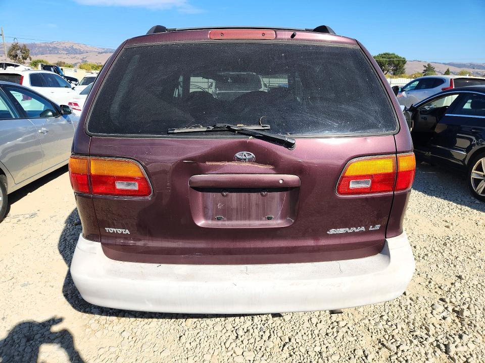 Снимка 6 от търг – 1999 TOYOTA SIENNA с VIN 4T3ZF13C9XU111993