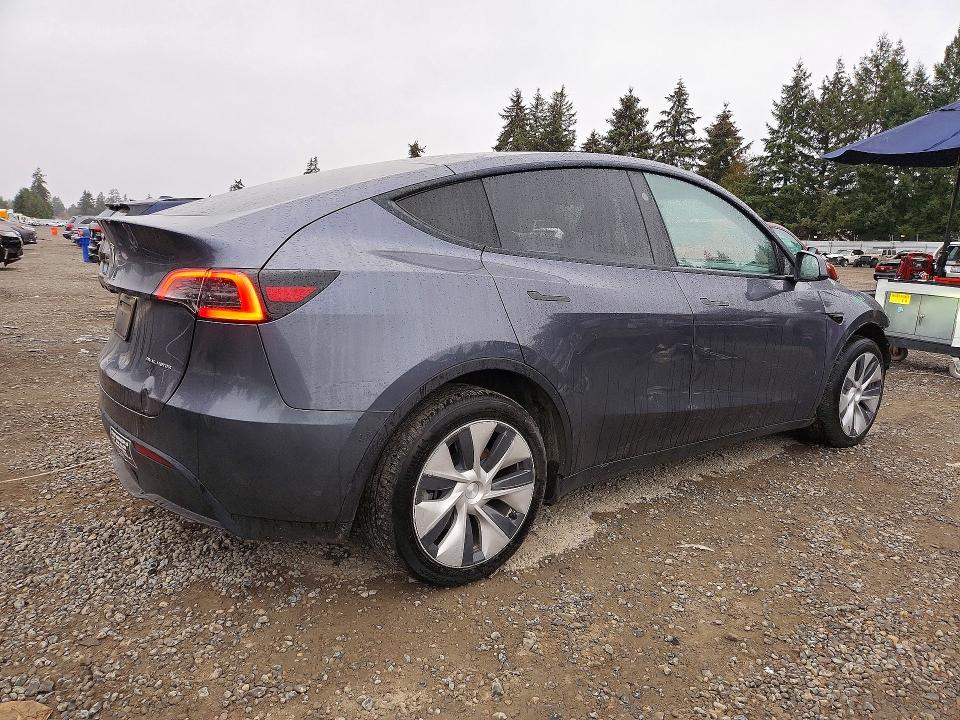 Снимка 3 от търг – 2023 TESLA MODEL Y с VIN 7SAYGDEE9PF965903
