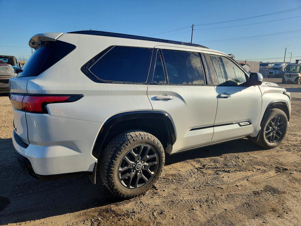 Photo 3 from auction – 2023 TOYOTA SEQUOIA with VIN 7SVAAABA4PX018280