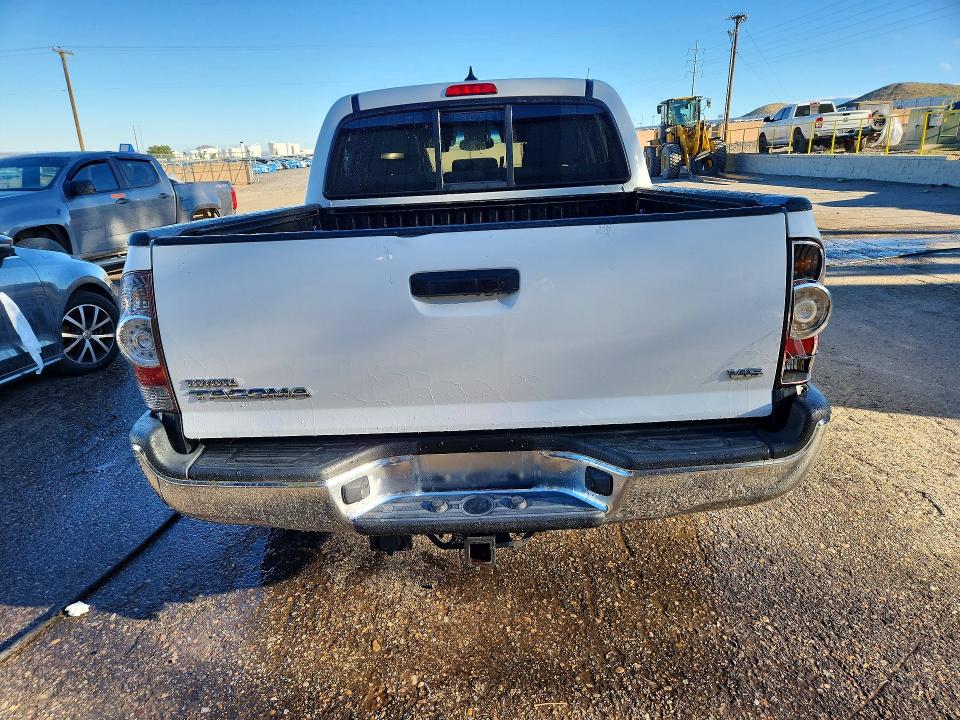 Zdjęcie 6 z aukcji – 2015 TOYOTA TACOMA z VIN 3TMLU4EN1FM204342