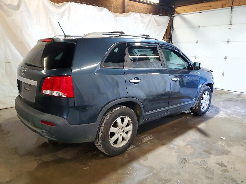 Photo 3 from auction – 2011 KIA SORENTO with VIN 5XYKTDA29BG110128