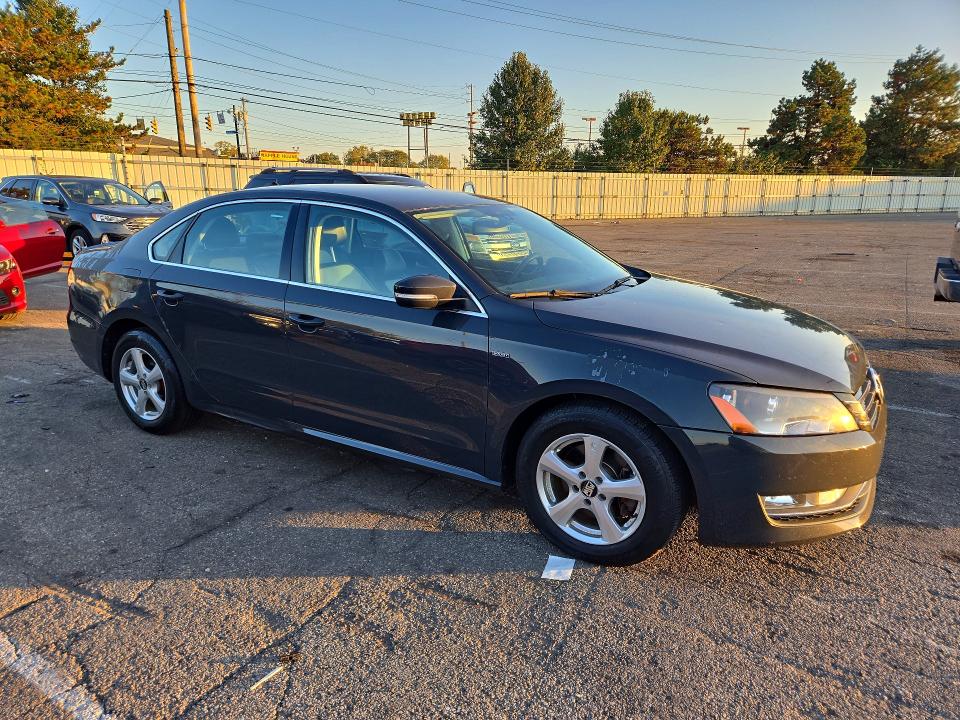 Снимка 4 от търг – 2014 VOLKSWAGEN PASSAT с VIN 1VWBT7A39EC081374