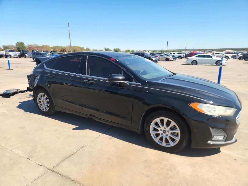 Photo 4 from auction – 2017 FORD FUSION with VIN 3FA6P0G79HR335154