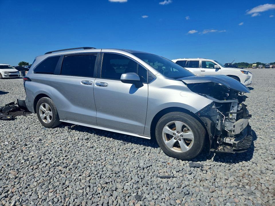 Снимка 4 от търг – 2023 TOYOTA SIENNA с VIN 5TDJRKEC3PS148465