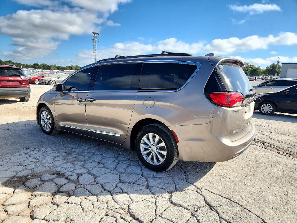 Снимка 2 от търг – 2017 CHRYSLER PACIFICA с VIN 2C4RC1BG5HR683135