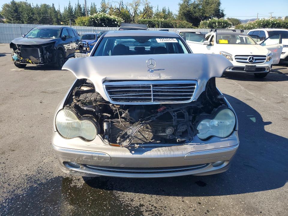 Снимка 5 от търг – 2004 MERCEDES-BENZ C с VIN WDBRF40J34F512584
