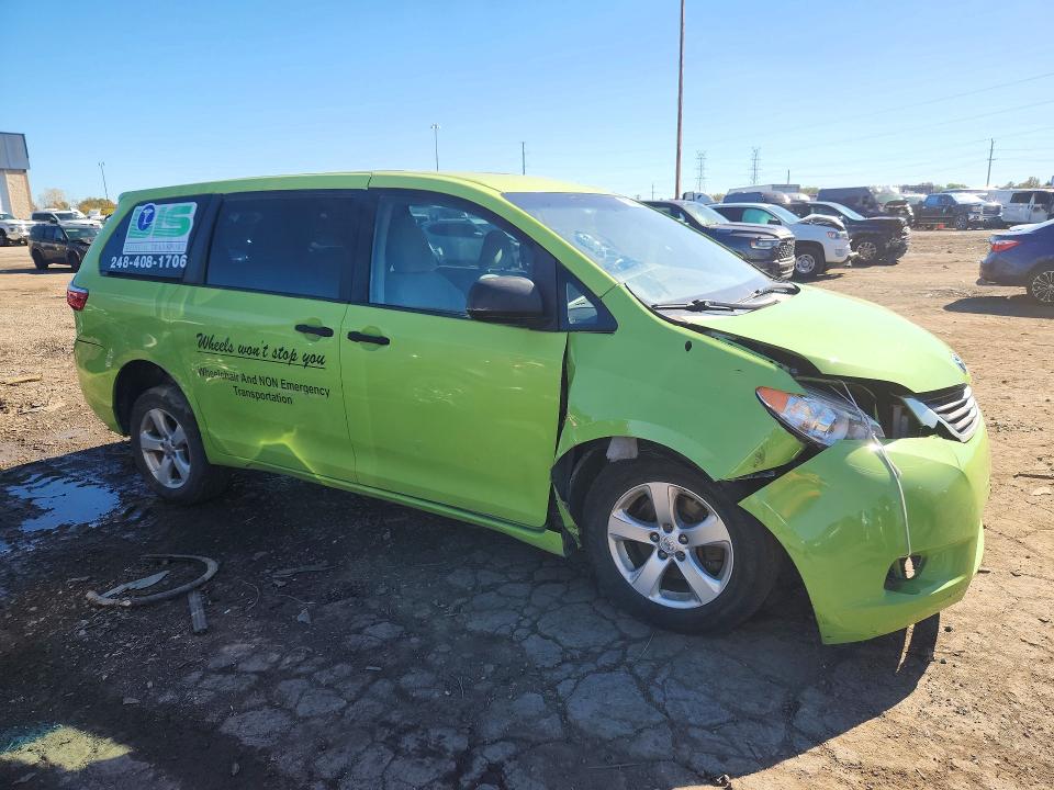 Photo 4 from auction – 2015 TOYOTA SIENNA with VIN 5TDZK3DCXFS593685