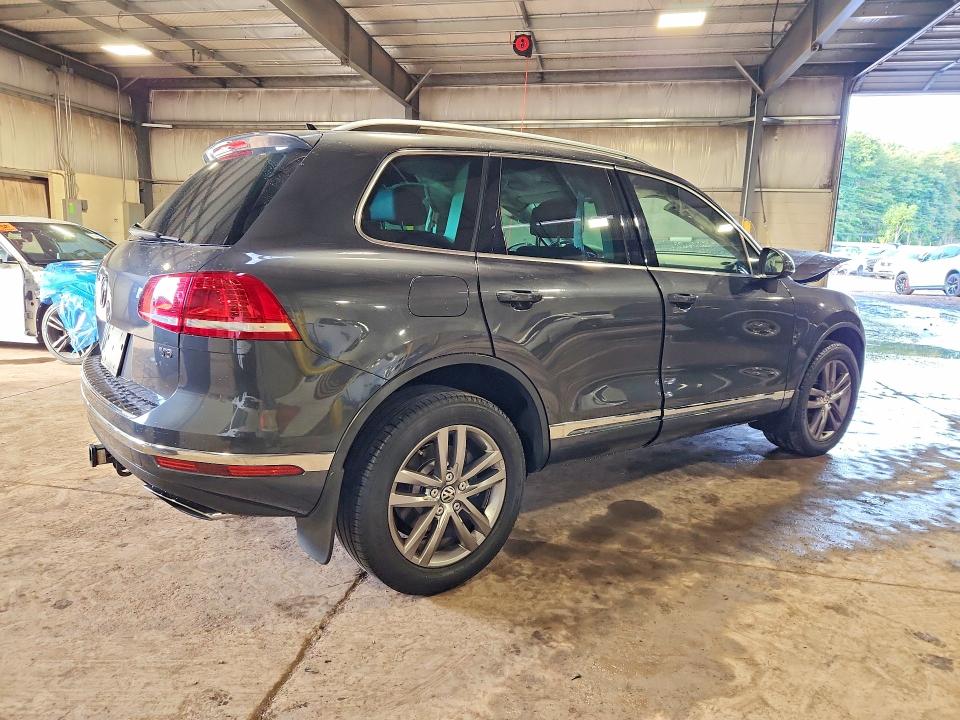 Снимка 3 от търг – 2015 VOLKSWAGEN TOUAREG с VIN WVGEF9BP0FD002072