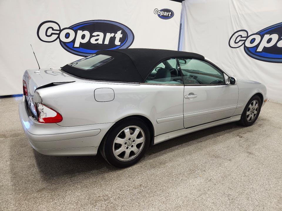 Снимка 3 от търг – 2002 MERCEDES-BENZ CLK с VIN WDBLK65G72T113976
